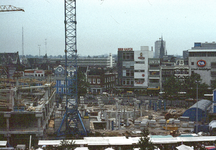 803035 Gezicht op het in aanbouw zijnde Muziekcentrum Vredenburg te Utrecht, vanaf het kantoorgebouw Vredenborch ...